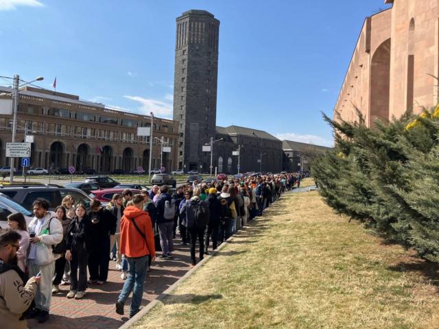 «Которым ты дал надежду». Как в городах мира прошла акция «Полдень против Путина»