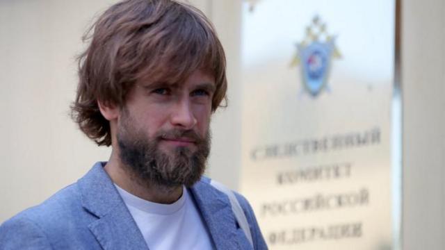 В России проходят массовые обыски у художников и активистов. Вероятно, они связаны с делом о «госизмене» против Петра Верзилова