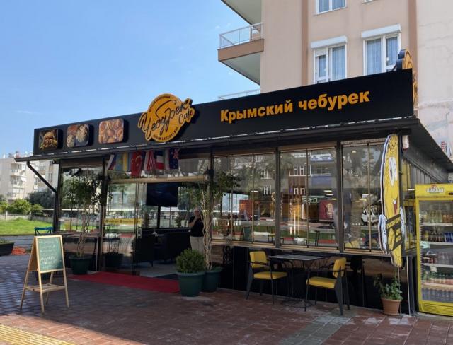 «Они крадут нашу жизнь»: как война в Украине усугубила кризис жилья в турецкой Анталье