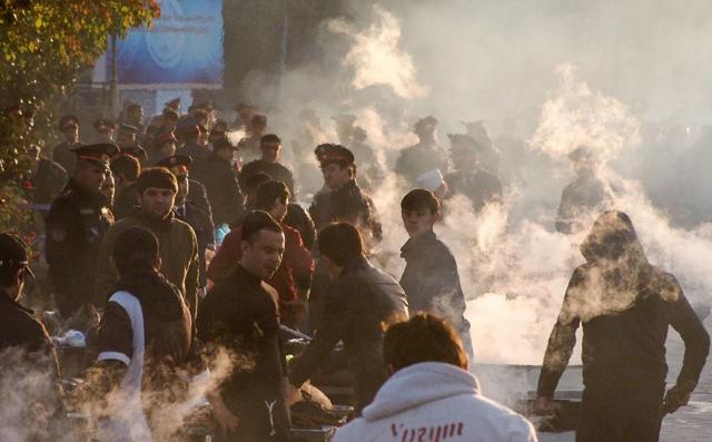 Залечь на дно в России. Мигранты ждут, чем закончатся призывы «усилить» и «ограничить»