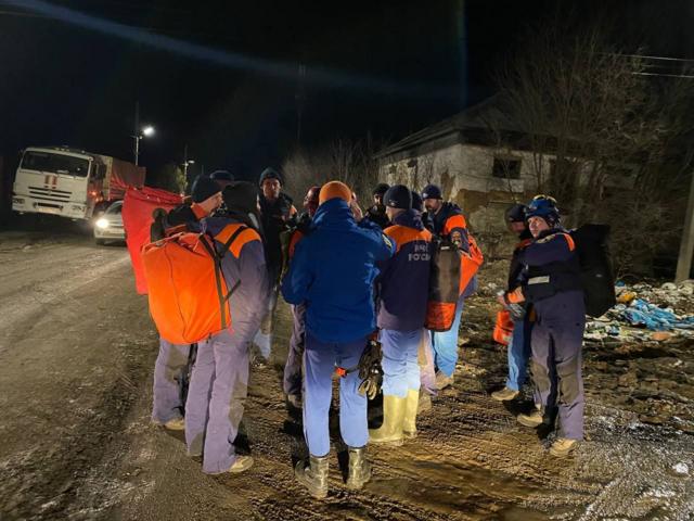 В Орске из-за паводка прорвало дамбу. В регионе идет срочная эвакуация, зона подтопления расширяется