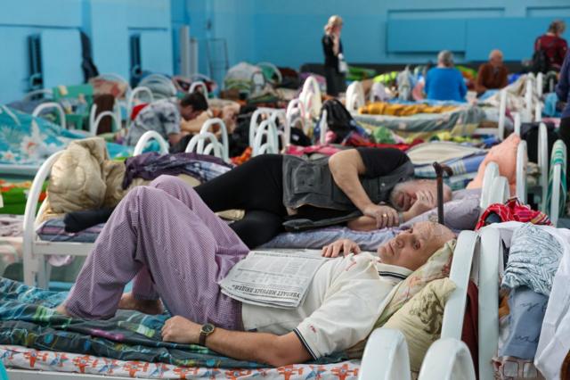 «У нас весь город — вода». Как жители Орска переживают наводнение