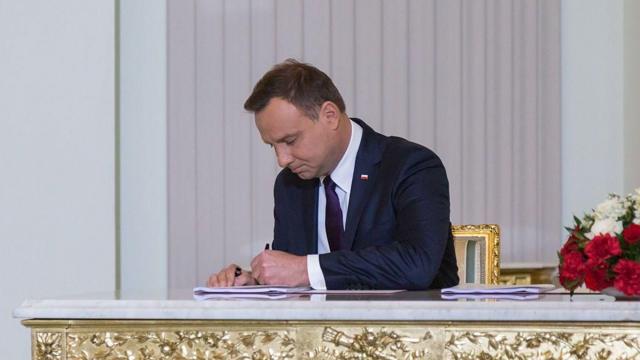 «Это все еще пытка». Смена власти не помогла польским женщинам в доступе к абортам