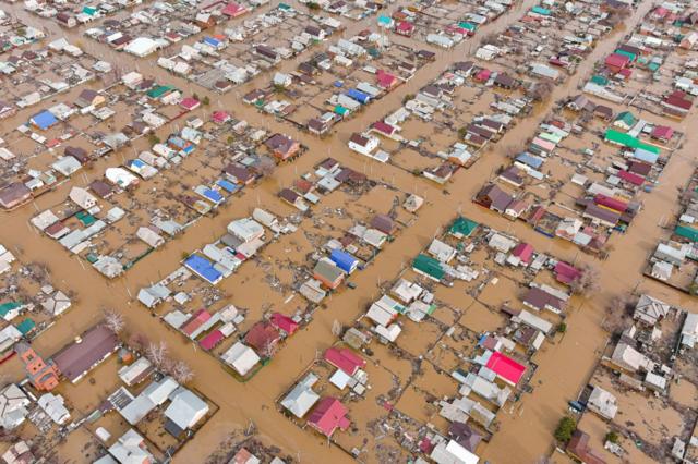 «Критическая ситуация» в городе Орск, который продолжает затапливать