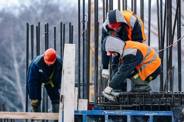 Залечь на дно в России. Мигранты ждут, чем закончатся призывы «усилить» и «ограничить»