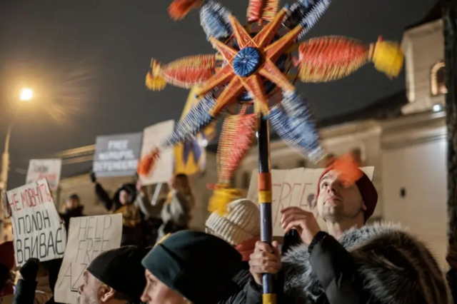 Украинцы верят в победу над Россией, но меньше поддерживают Зеленского. Социологи — о настроениях в Украине весной 2024 года