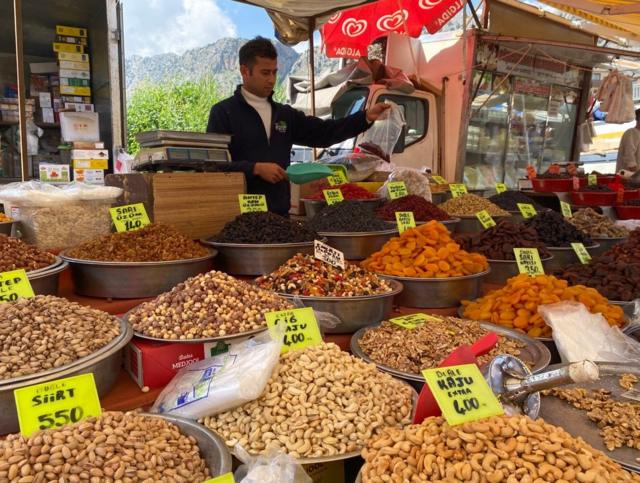 «Они крадут нашу жизнь»: как война в Украине усугубила кризис жилья в турецкой Анталье