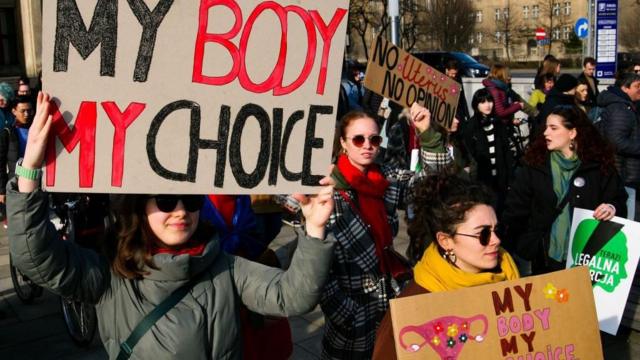 «Это все еще пытка». Смена власти не помогла польским женщинам в доступе к абортам