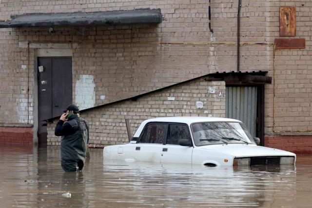 «Уезжайте прямо сейчас». Что происходит в Оренбуржье и других регионах России из-за наводнения