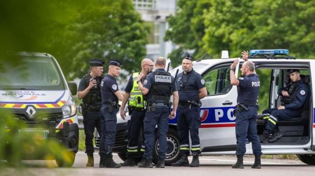Нападение на тюремный фургон во Франции: двое сотрудников охраны убиты, заключенный бежал