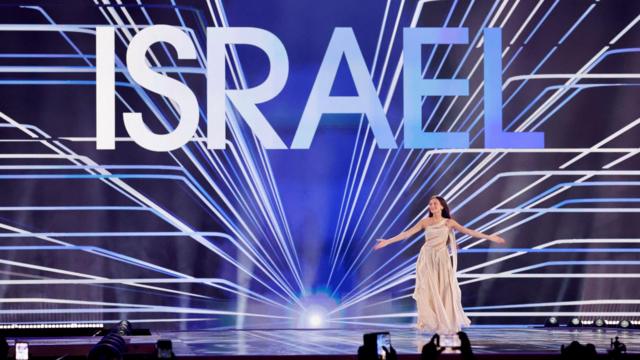 Фаворит «Евровидения» из Нидерландов дисквалифицирован за «неподобающее поведение». Инцидент расследует полиция