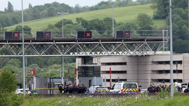 Нападение на тюремный фургон во Франции: двое сотрудников охраны убиты, заключенный бежал