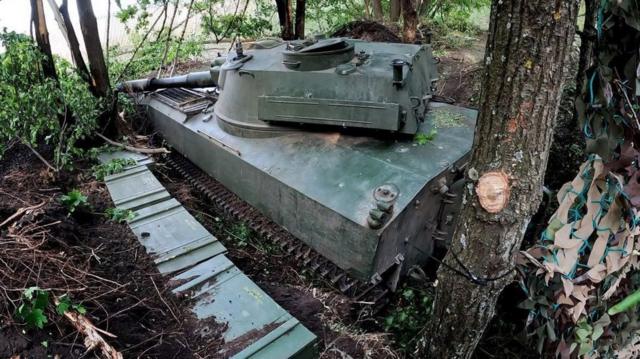 Репортаж Би-би-си из Харьковской области: линии обороны Украины растягиваются, российские войска наступают