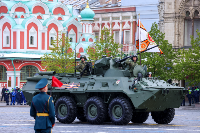 Парад Победы в Москве: под снегом без танков