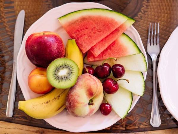 Вызовут бессонницу: какие фрукты и ягоды лучше не есть на ночь Вызовут бессонницу: какие фрукты и ягоды лучше не есть на ночь