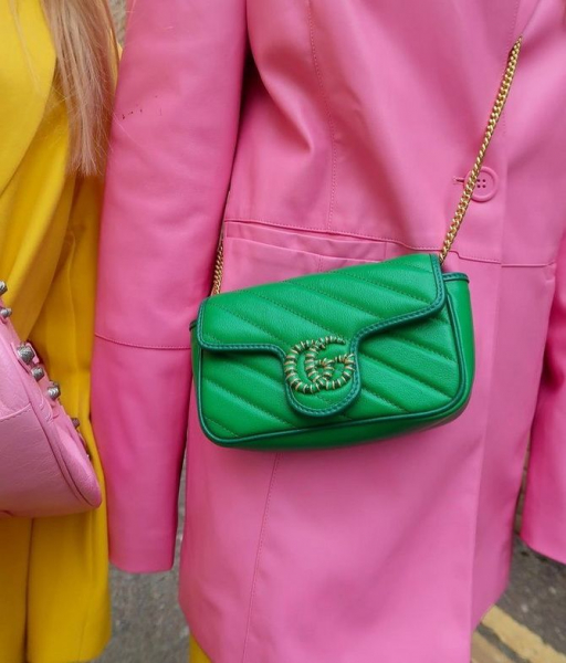 Зеленый и розовый: как сочетать модные цвета в образе