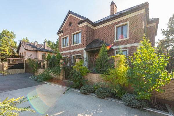 Что такое коттедж: плюсы и минусы, отличия от дома и дачи