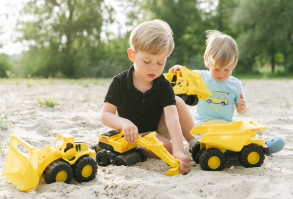Три стратегии соперничества братьев и сестер, и что с этим делать родителям Три стратегии соперничества братьев и сестер, и что с этим делать родителям