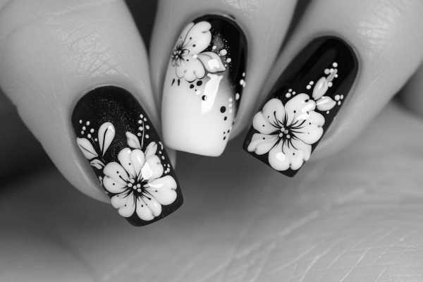 Маникюр с цветами 2024 года: обзор актуальных дизайнов для разных сезонов