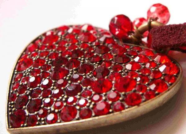 Серебряный браслет с гранатом — модели и правила выбора