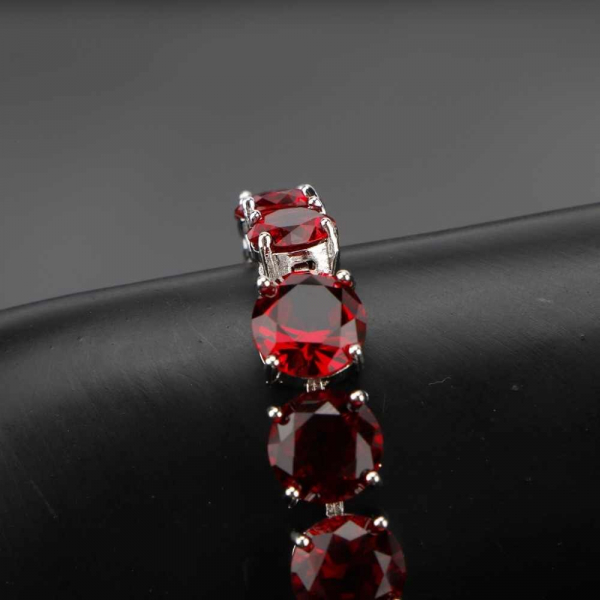 Серебряный браслет с гранатом — модели и правила выбора