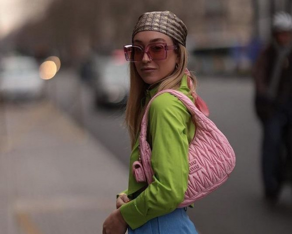 Зеленый и розовый: как сочетать модные цвета в образе