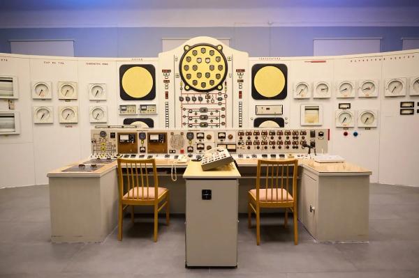 Чернышенко показали "ядерное Lego" на первой в мире АЭС