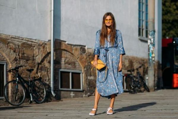 Модные голубые платья на лето 2024 года: актуальные фасоны Модные голубые платья на лето 2024 года: актуальные фасоны