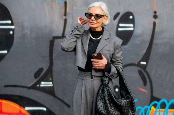Мода и тренды: подходят ли декольте и голый живот для возраста 45+ и почему балахон тоже плохо Мода и тренды: подходят ли декольте и голый живот для возраста 45+ и почему балахон тоже плохо