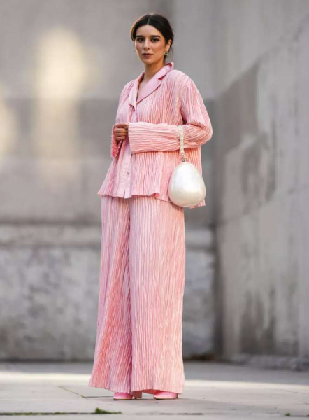 Пижама: куда, как и с чем ее носить этим летом, чтобы выглядеть на все сто Пижама: куда, как и с чем ее носить этим летом, чтобы выглядеть на все сто