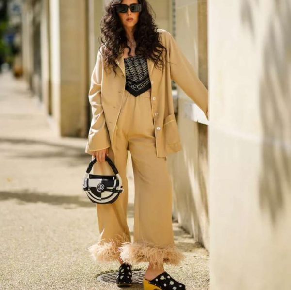 Пижама: куда, как и с чем ее носить этим летом, чтобы выглядеть на все сто Пижама: куда, как и с чем ее носить этим летом, чтобы выглядеть на все сто