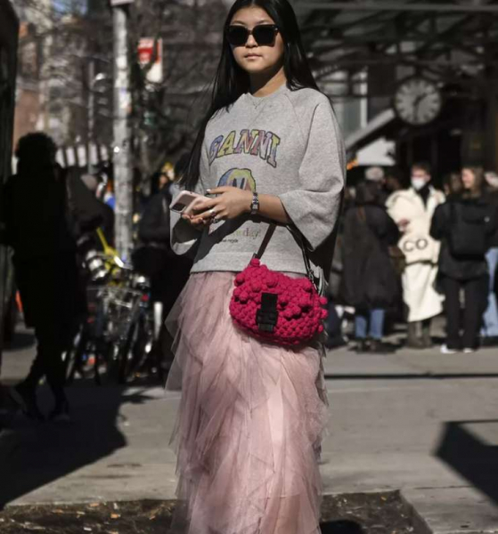 С чем сочетать и как носить пышные юбки — да, как у Кэрри С чем сочетать и как носить пышные юбки — да, как у Кэрри