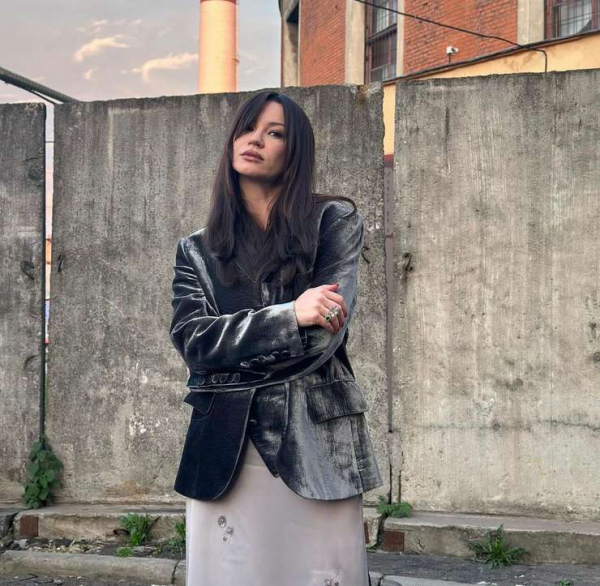 Самойлова в «голом», Бородина в кэжуал: майские образы отечественных звезд Самойлова в «голом», Бородина в кэжуал: майские образы отечественных звезд