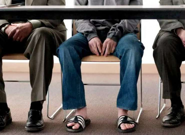 Топ вещей, которые мужчинам нельзя носить летом, даже в жару Топ вещей, которые мужчинам нельзя носить летом, даже в жару