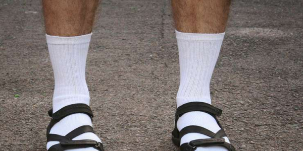 Топ вещей, которые мужчинам нельзя носить летом, даже в жару Топ вещей, которые мужчинам нельзя носить летом, даже в жару