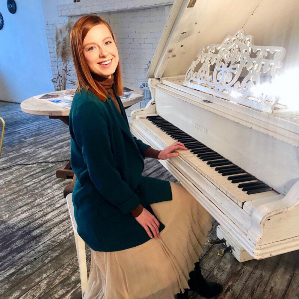 Плиссированная юбка на российских звездах — кому идет, а кому не очень Плиссированная юбка на российских звездах — кому идет, а кому не очень