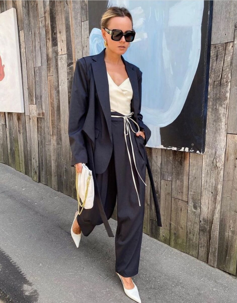 Вертикаль — способ сделать силуэт стройнее. Где её искать? 6 примеров и их варианты. Вертикаль — способ сделать силуэт стройнее. Где её искать? 6 примеров и их варианты.