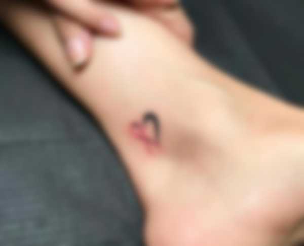 Красивые татуировки на щиколотке для девушки – эскизы с фото Красивые татуировки на щиколотке для девушки – эскизы с фото