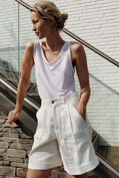 Майка-алкоголичка – актуальный тренд лета 2024 года