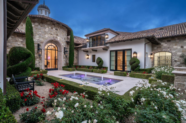 12 особняков и квартир звезд, которые выставили на продажу в 2024 году 12 особняков и квартир звезд, которые выставили на продажу в 2024 году