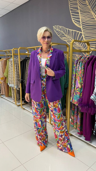 Очень яркие и смелые образы с костюмами в пижамном стиле Очень яркие и смелые образы с костюмами в пижамном стиле