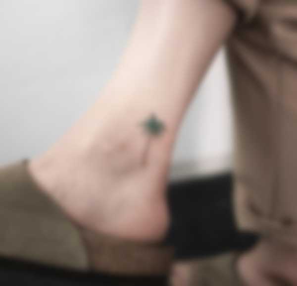 Красивые татуировки на щиколотке для девушки – эскизы с фото Красивые татуировки на щиколотке для девушки – эскизы с фото