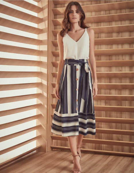 Вертикаль — способ сделать силуэт стройнее. Где её искать? 6 примеров и их варианты. Вертикаль — способ сделать силуэт стройнее. Где её искать? 6 примеров и их варианты.