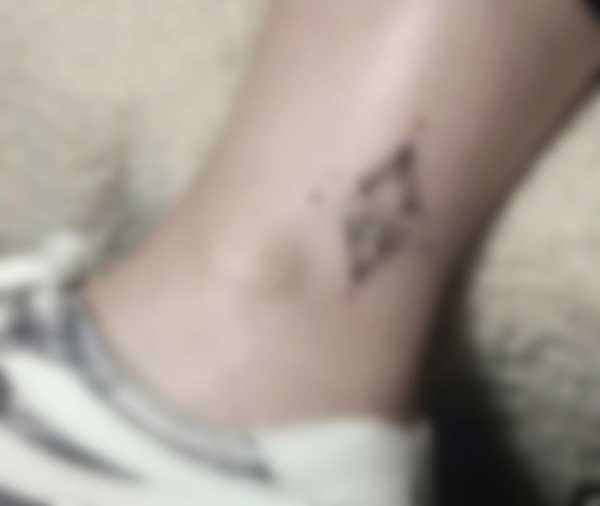 Красивые татуировки на щиколотке для девушки – эскизы с фото Красивые татуировки на щиколотке для девушки – эскизы с фото