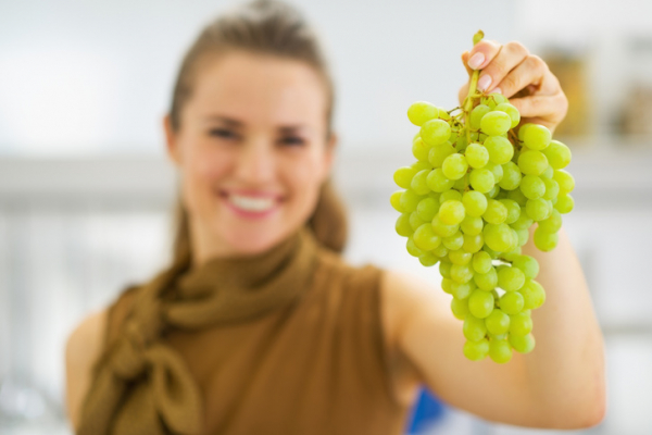 Вкусно, но потенциально опасно: какую ягоду мы покупаем и едим как деликатес, хотя она самая вредная Вкусно, но потенциально опасно: какую ягоду мы покупаем и едим как деликатес, хотя она самая вредная