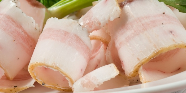 Вот что происходит с организмом, когда ты ешь сало. Не упади со стула!