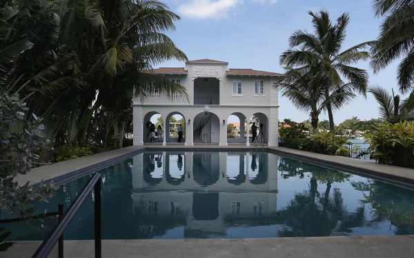 12 особняков и квартир звезд, которые выставили на продажу в 2024 году 12 особняков и квартир звезд, которые выставили на продажу в 2024 году