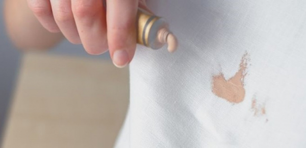 Эффективные способы оттереть ручку и отстирать тональный крем с одежды Эффективные способы оттереть ручку и отстирать тональный крем с одежды