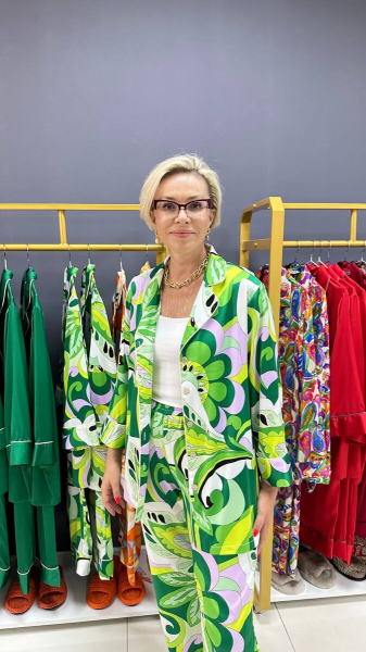 Очень яркие и смелые образы с костюмами в пижамном стиле Очень яркие и смелые образы с костюмами в пижамном стиле