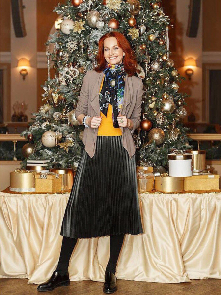 Плиссированная юбка на российских звездах — кому идет, а кому не очень Плиссированная юбка на российских звездах — кому идет, а кому не очень